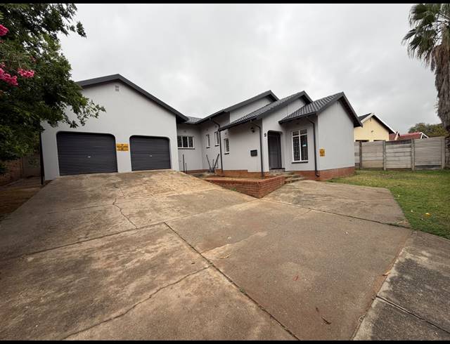 4 BEDROOM HOUSE FOR SALE IN GEELHOUTPARK